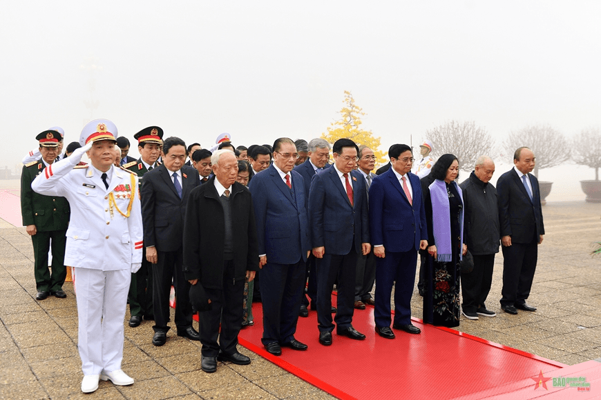 Lãnh đạo Đảng, Nhà nước, Quân đội vào Lăng viếng Chủ tịch Hồ Chí Minh, tưởng niệm các Anh hùng liệt sĩ
