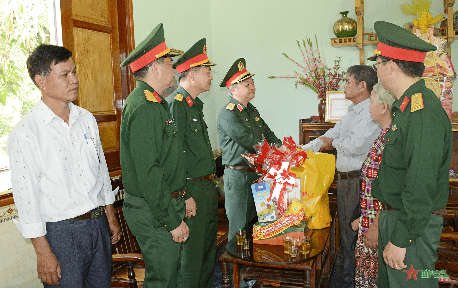 Đoàn Kinh tế - Quốc phòng 78 (Binh đoàn 15) tổ chức Ngày hội "Bánh chưng xanh"