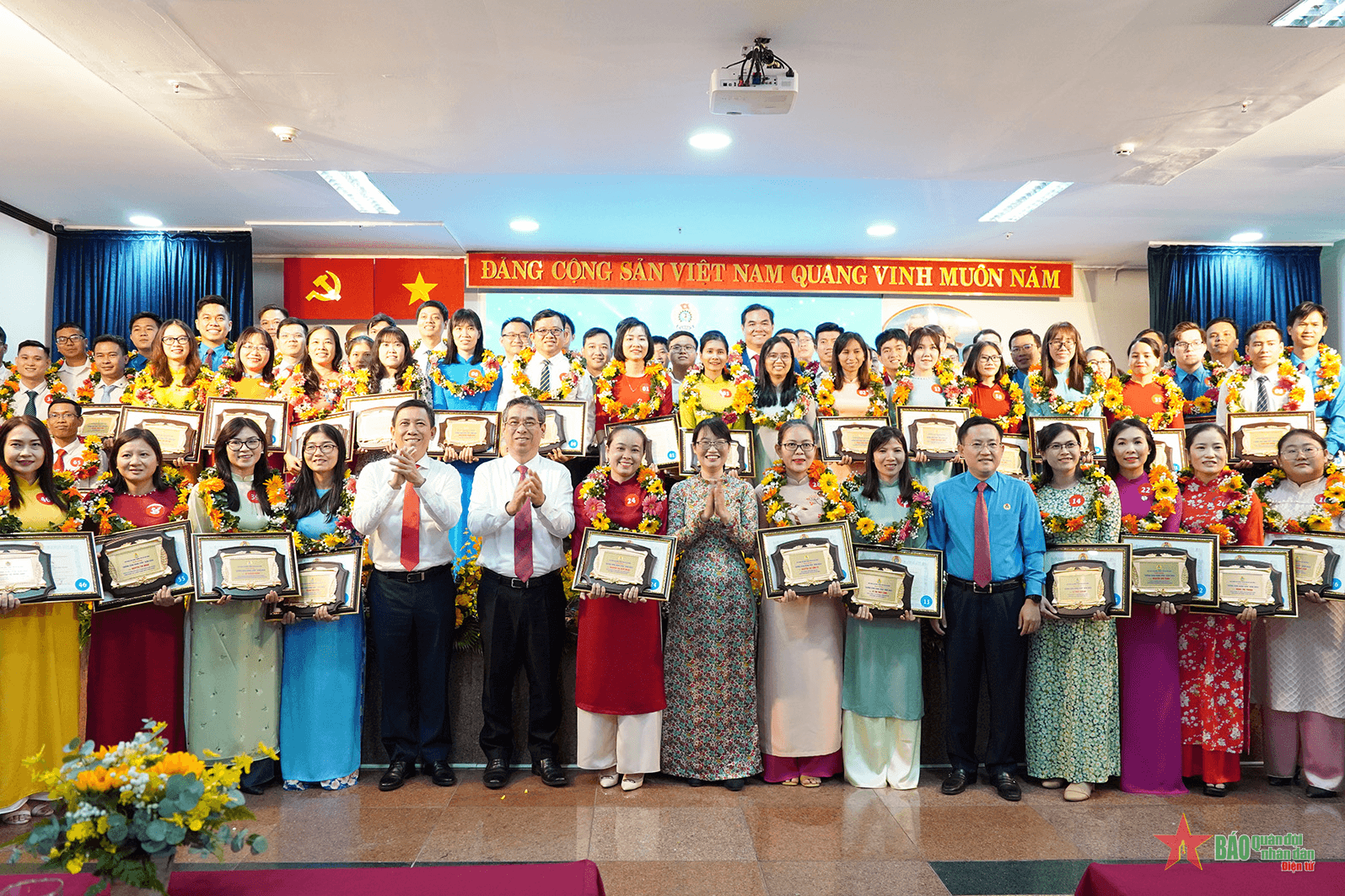 Liên đoàn Lao động TP Hồ Chí Minh tuyên dương 76 gương đảng viên tiêu biểu