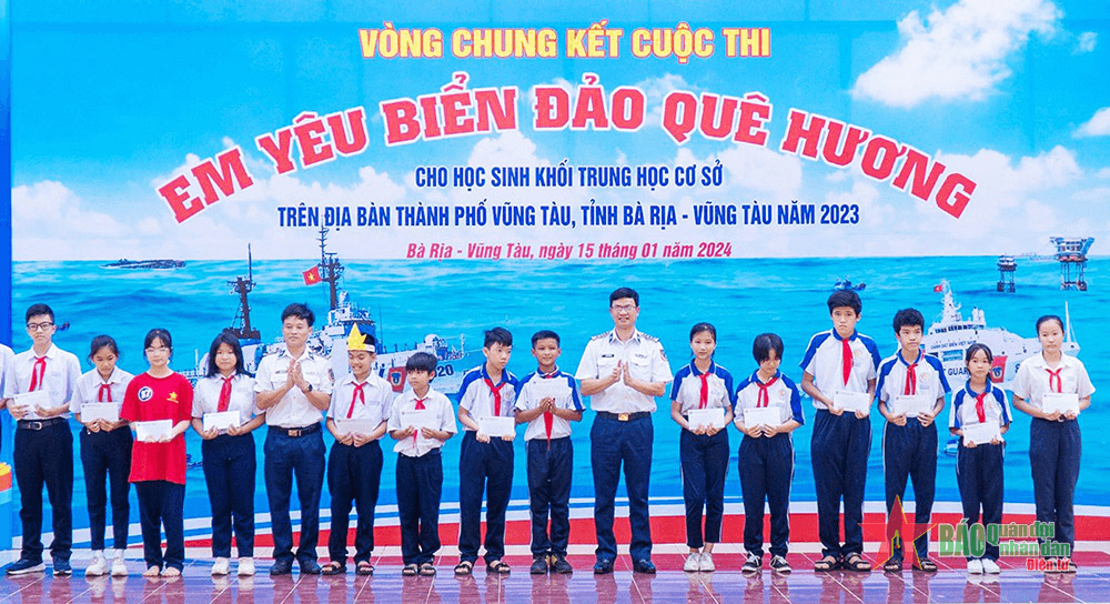 Bồi đắp tình yêu biển, đảo cho học sinh