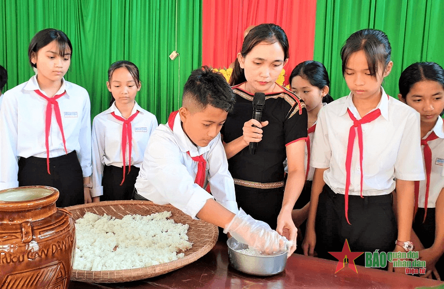 Nhân lên niềm tự tôn dân tộc trong mỗi học sinh