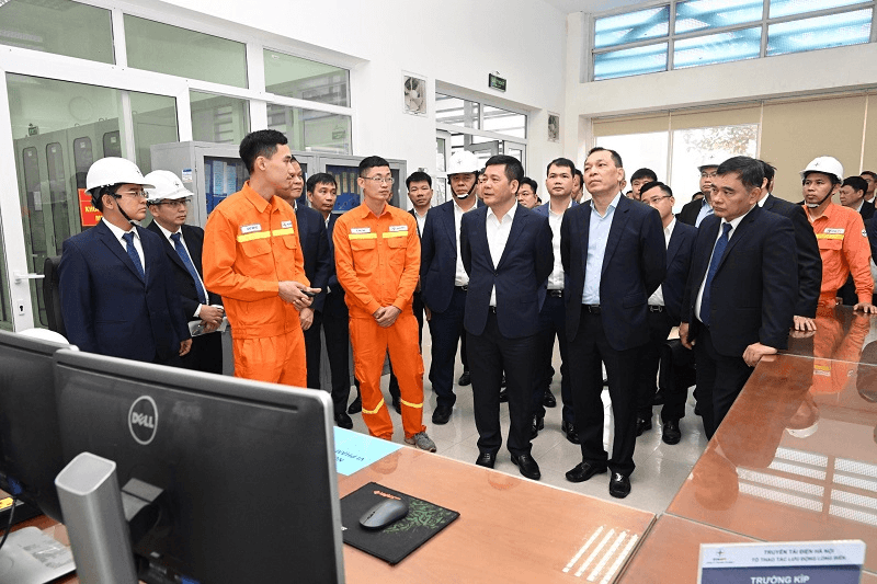 Bộ trưởng Bộ Công Thương: Không để thiếu xăng dầu, điện trong dịp Tết Nguyên đán