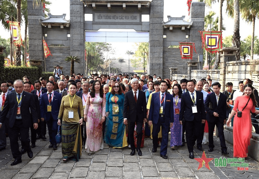 Giữ hồn dân tộc trong kiều bào trẻ