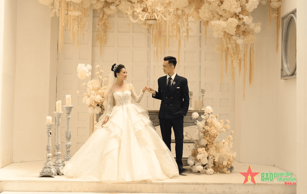 Vợ chồng chiến sĩ thi đua