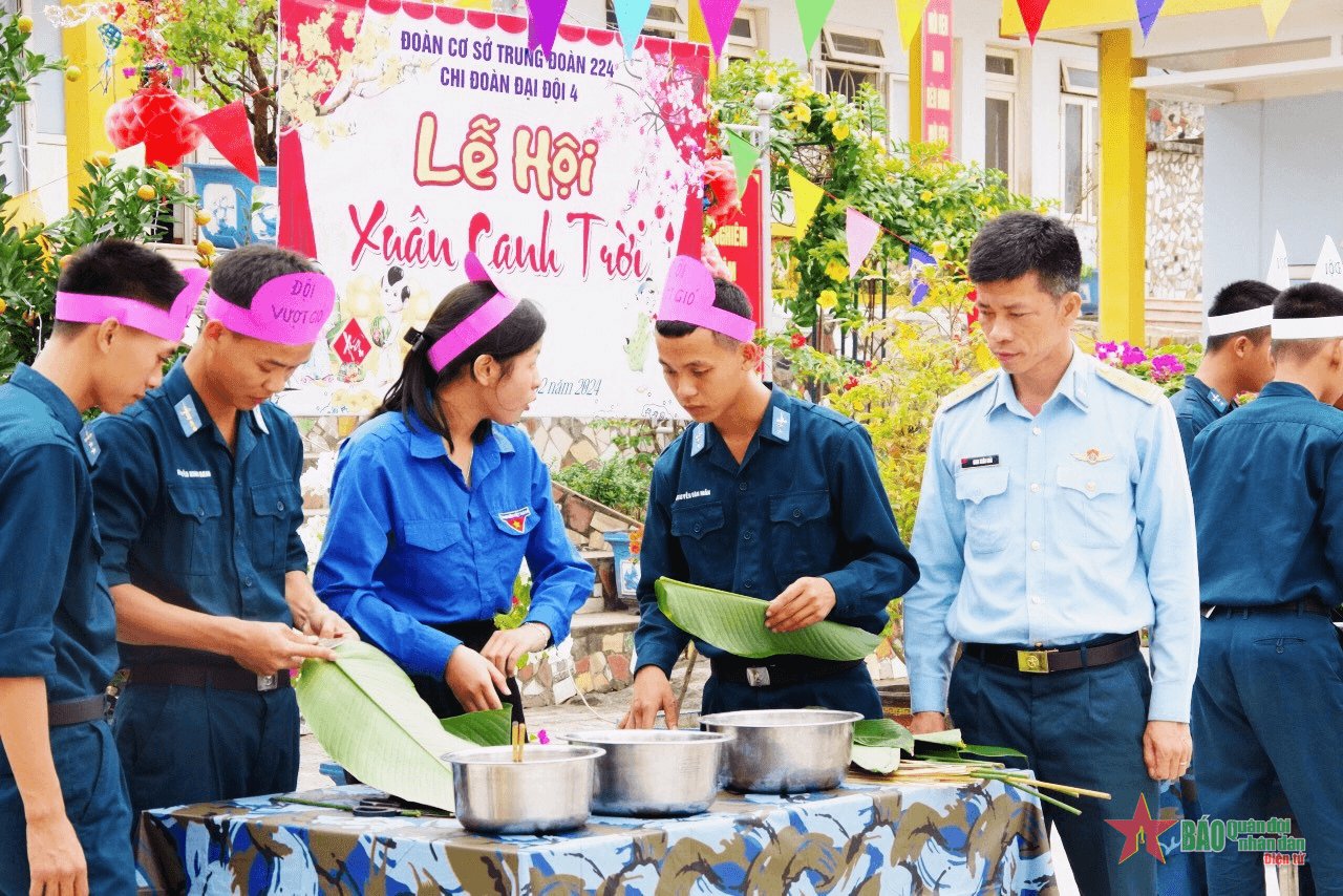 Xuân canh trời trên trận địa Sơn Trà