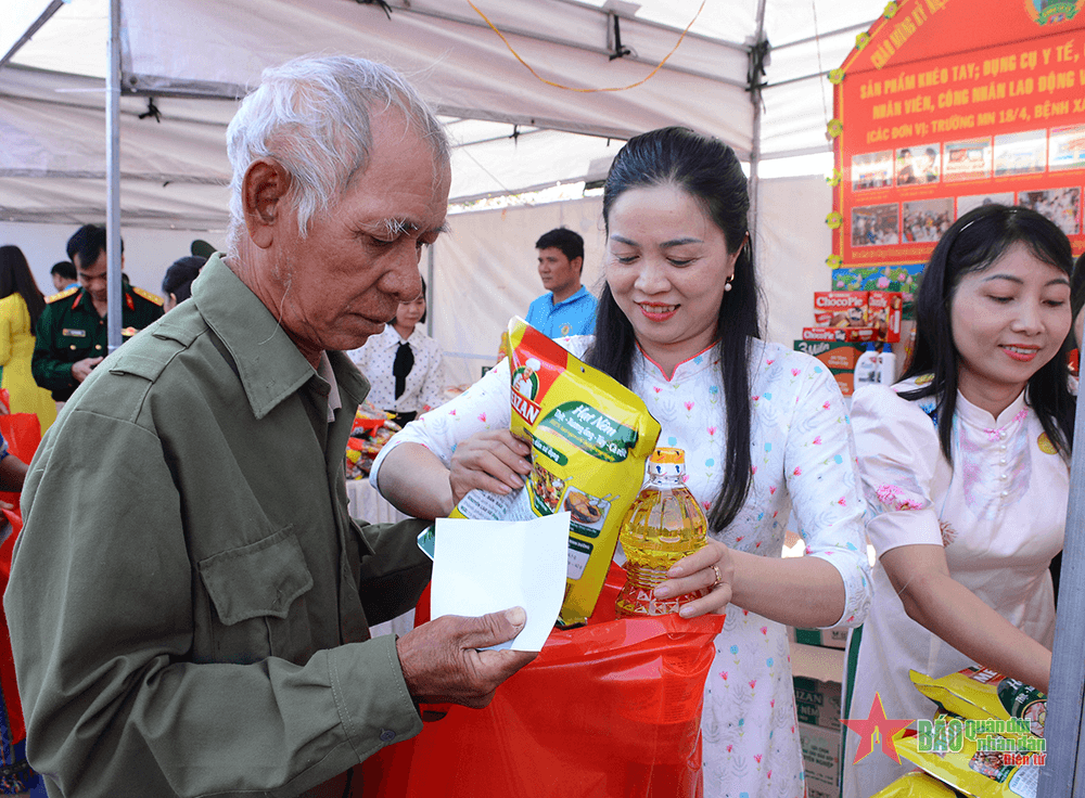 Tết đủ đầy ở nơi đơn vị đóng quân