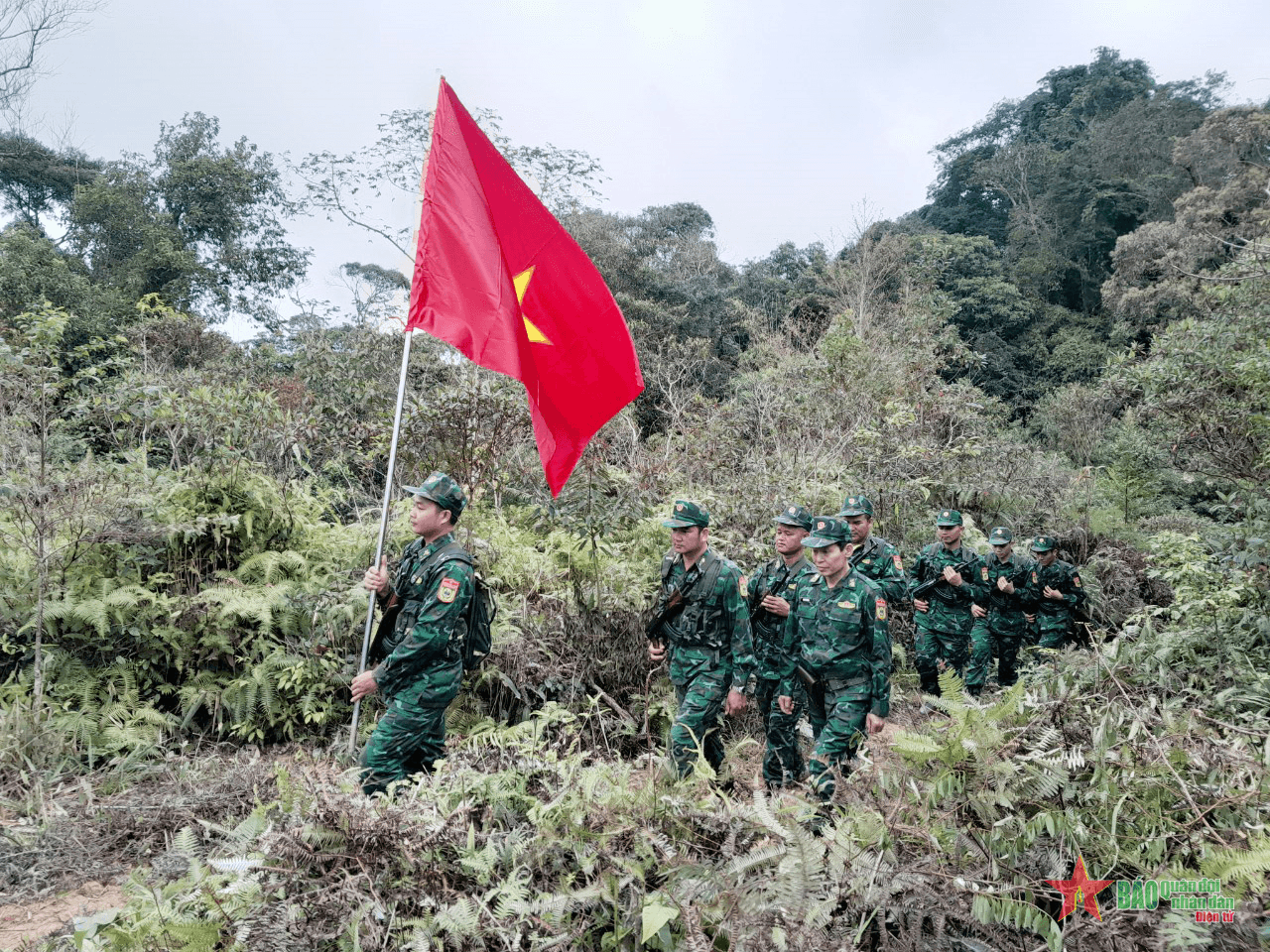 Khúc ca trên đường tuần tra mùa xuân