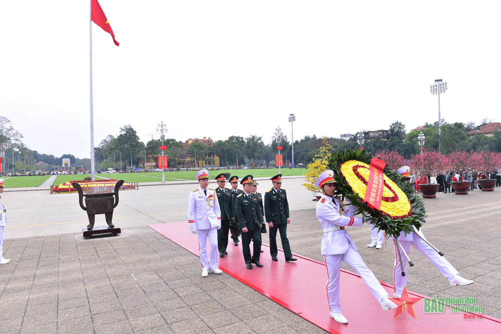 Ban Công đoàn Quốc phòng thăm, tặng quà các đoàn viên công đoàn làm nhiệm vụ trong dịp Tết Nguyên đán