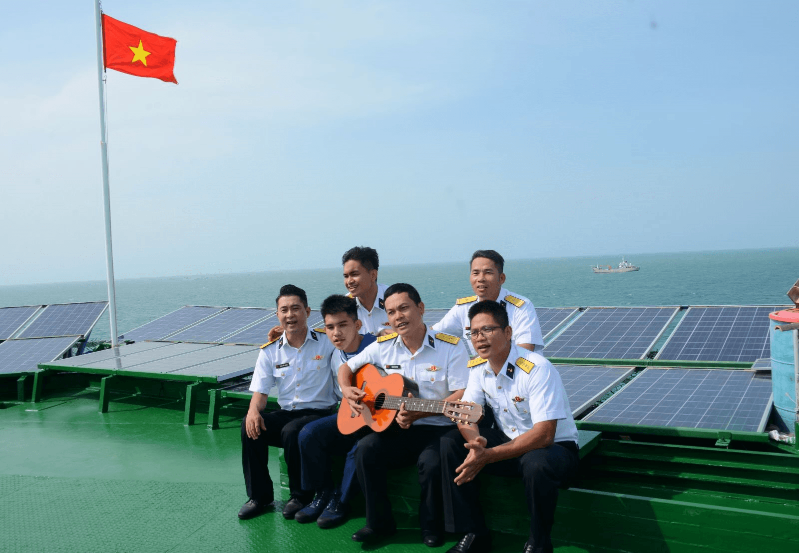 Tiếng ca hòa tiếng sóng