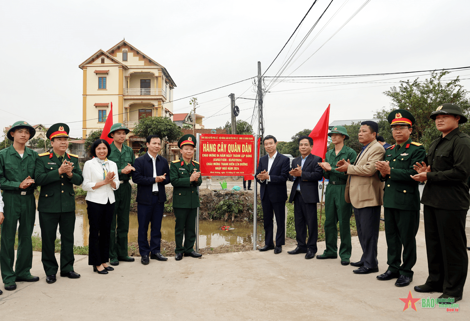 Phối hợp tổ chức trồng "Hàng cây quân dân" nhân dịp đầu Xuân Giáp Thìn 2024