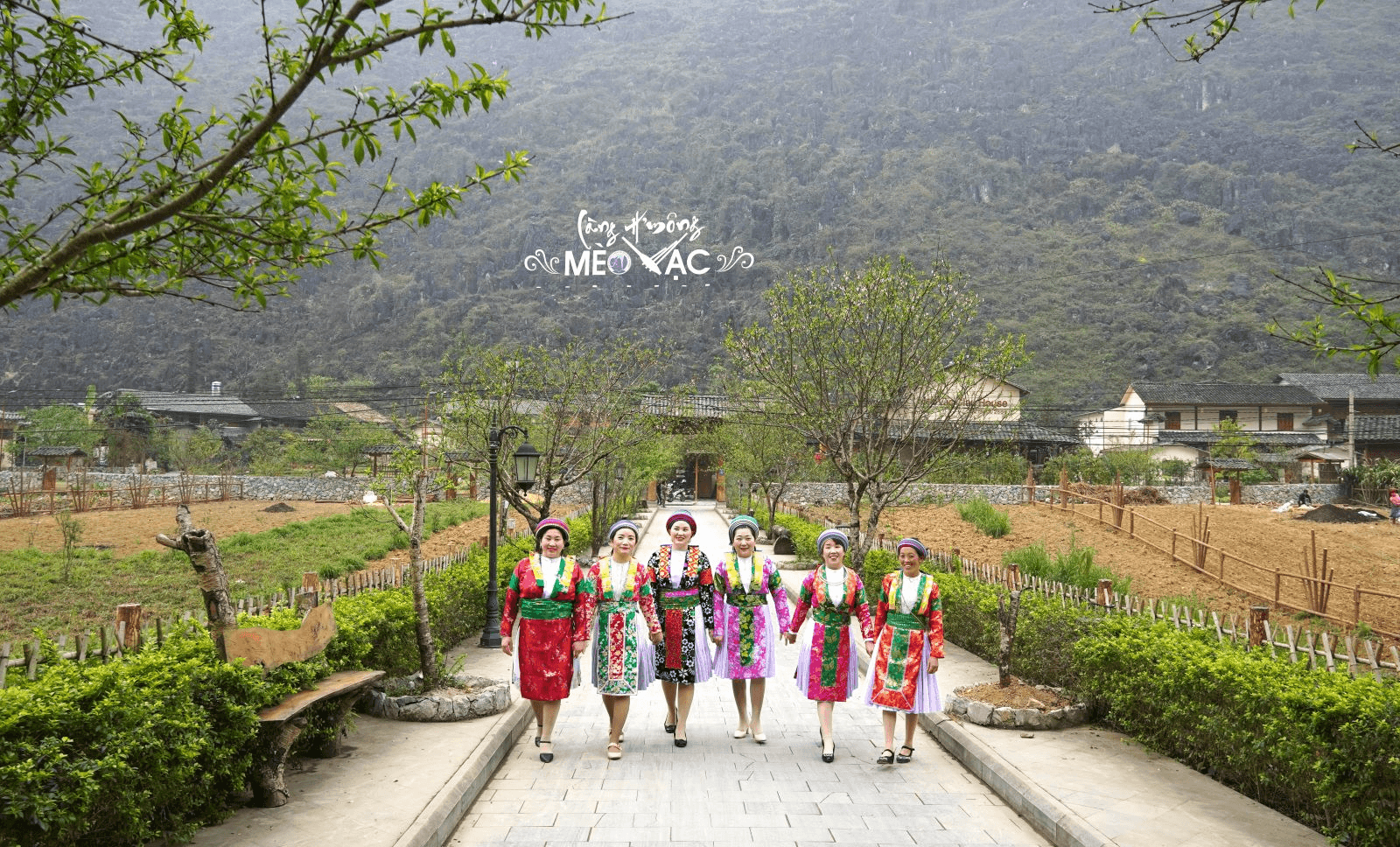 Sắc xuân trên bản người Mông