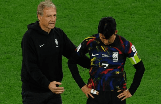 Liên đoàn Bóng đá Hàn Quốc sa thải huấn luyện viên Klinsmann