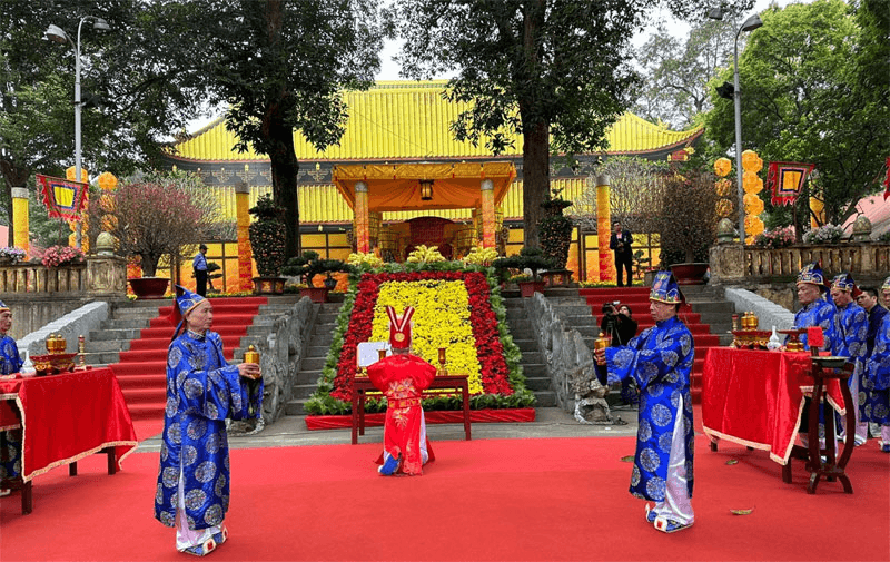 Hoàng thành Thăng Long tổ chức dâng hương, khai xuân