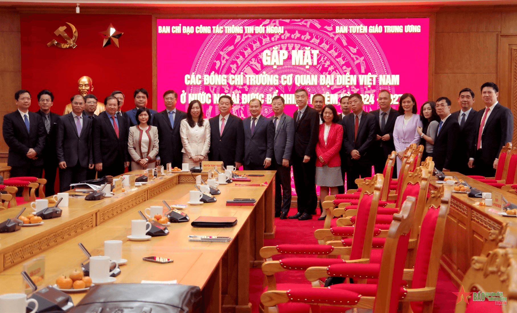 Đồng chí Nguyễn Trọng Nghĩa gặp mặt các đồng chí Trưởng Cơ quan đại diện Việt Nam ở nước ngoài được bổ nhiệm nhiệm kỳ 2024 - 2027
