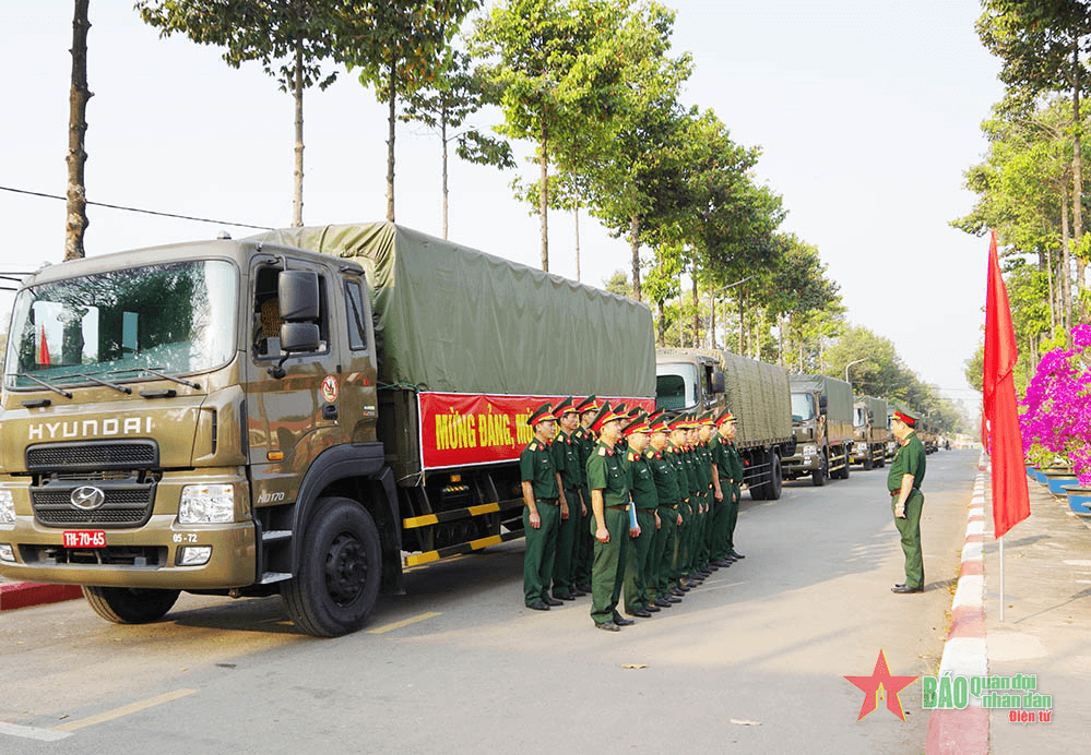 Lữ đoàn 972 xuất quân vận chuyển hàng đầu xuân