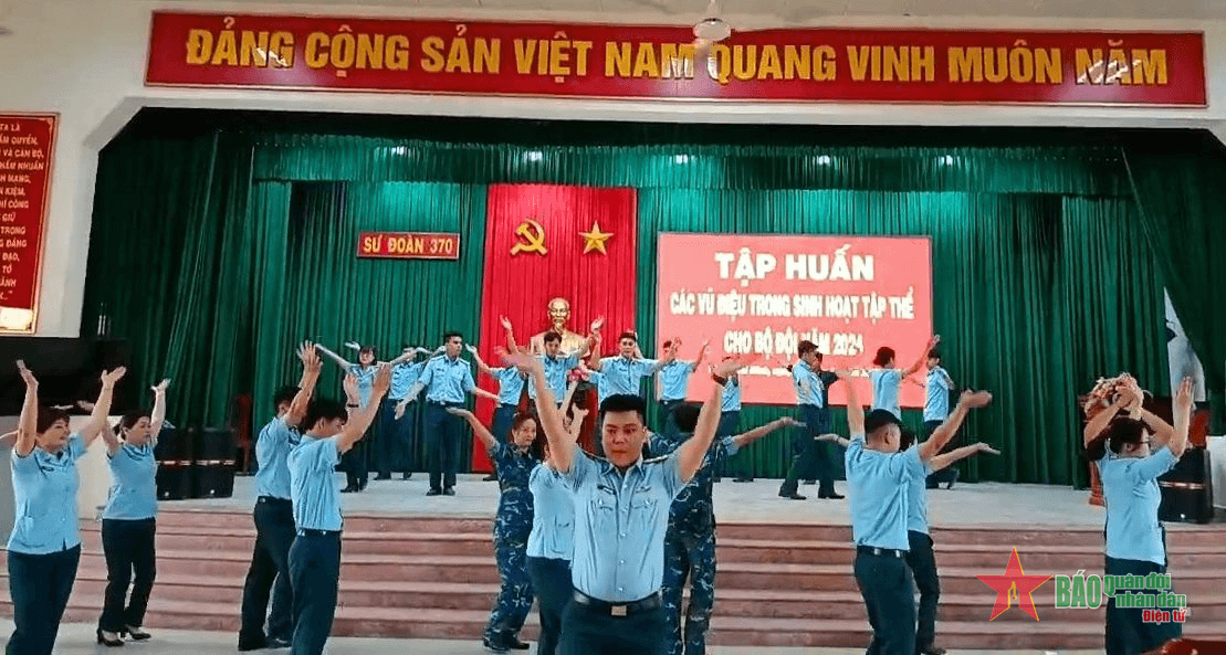 Sư đoàn 370 tổ chức tập huấn các vũ điệu trong sinh hoạt tập thể cho bộ đội