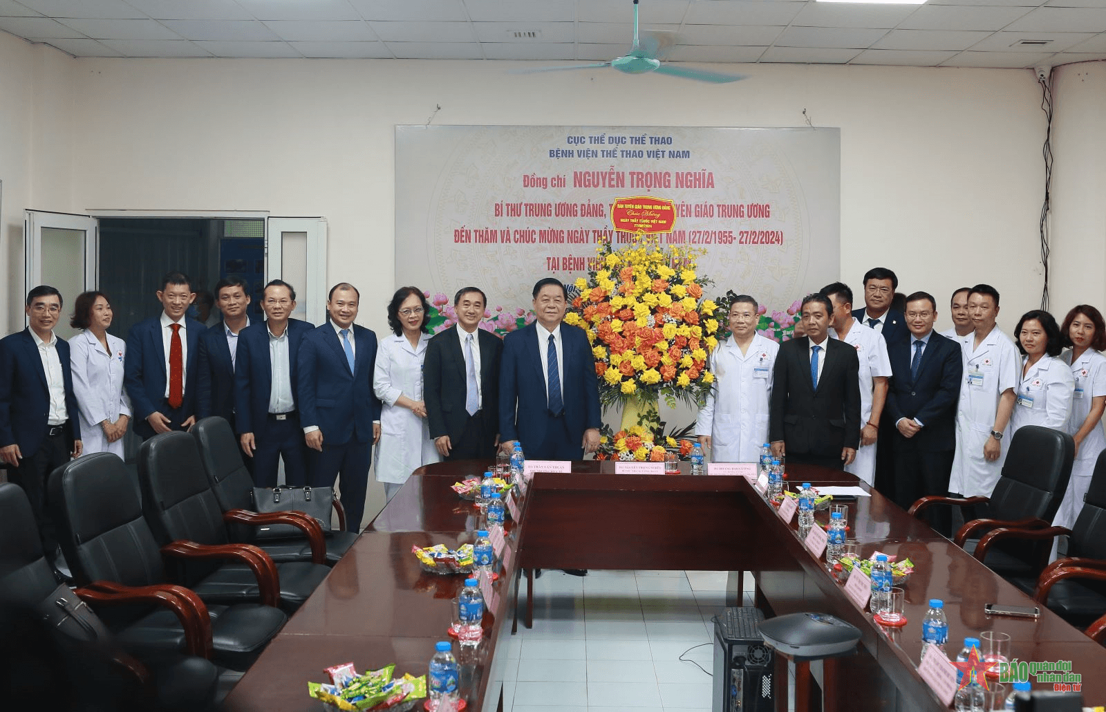 Đoàn công tác Ban Tuyên giáo Trung ương thăm và làm việc tại các bệnh viện ở Hà Nội