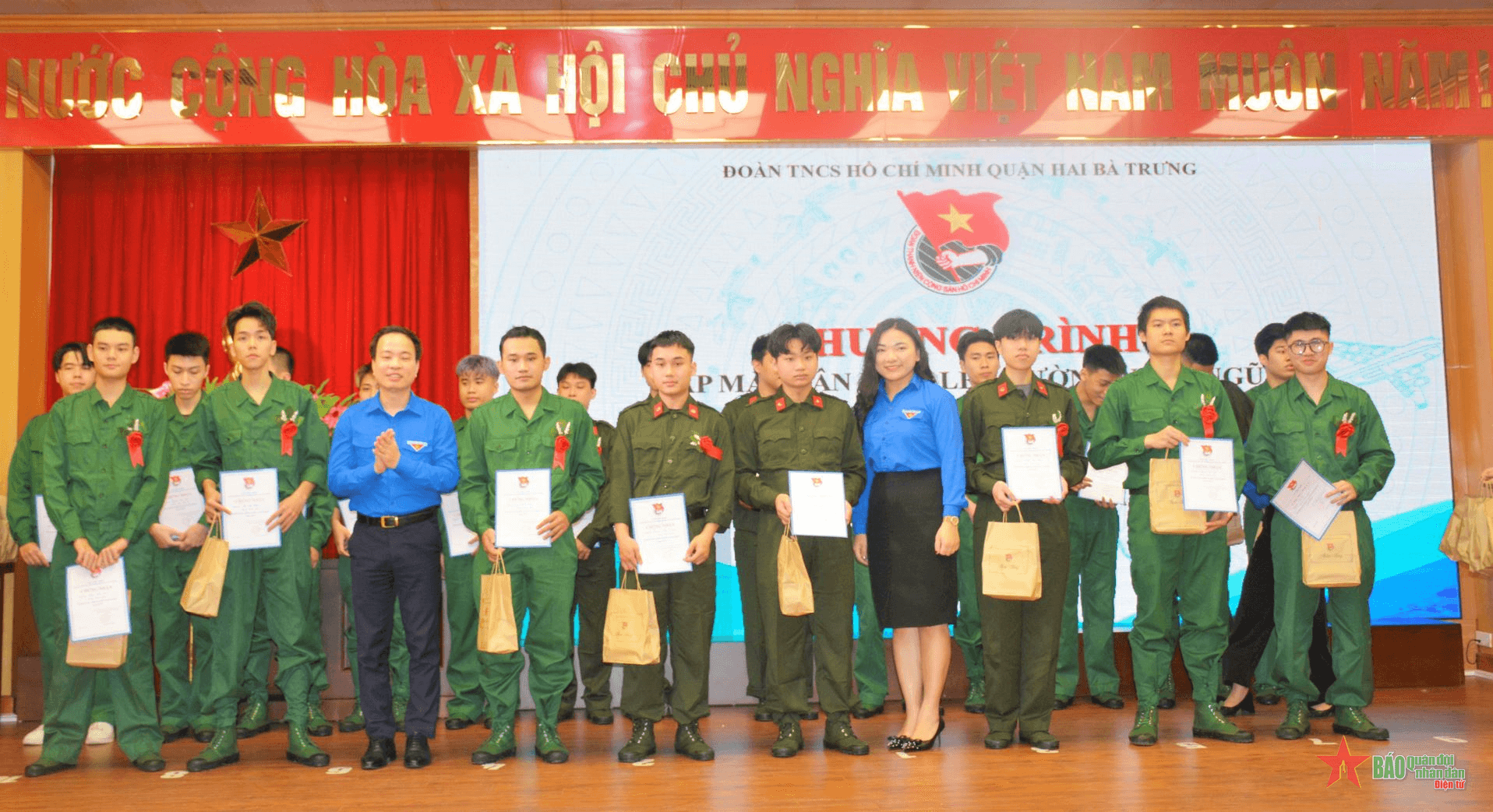 Quận Hai Bà Trưng gặp mặt thanh niên nhập ngũ năm 2024