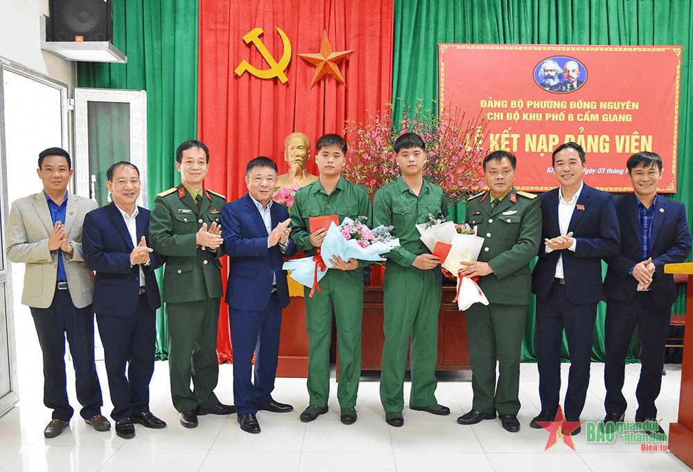 Đảng viên trẻ vào quân ngũ