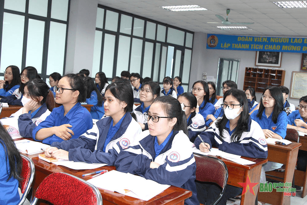 Ươm mầm những “hạt giống đỏ”