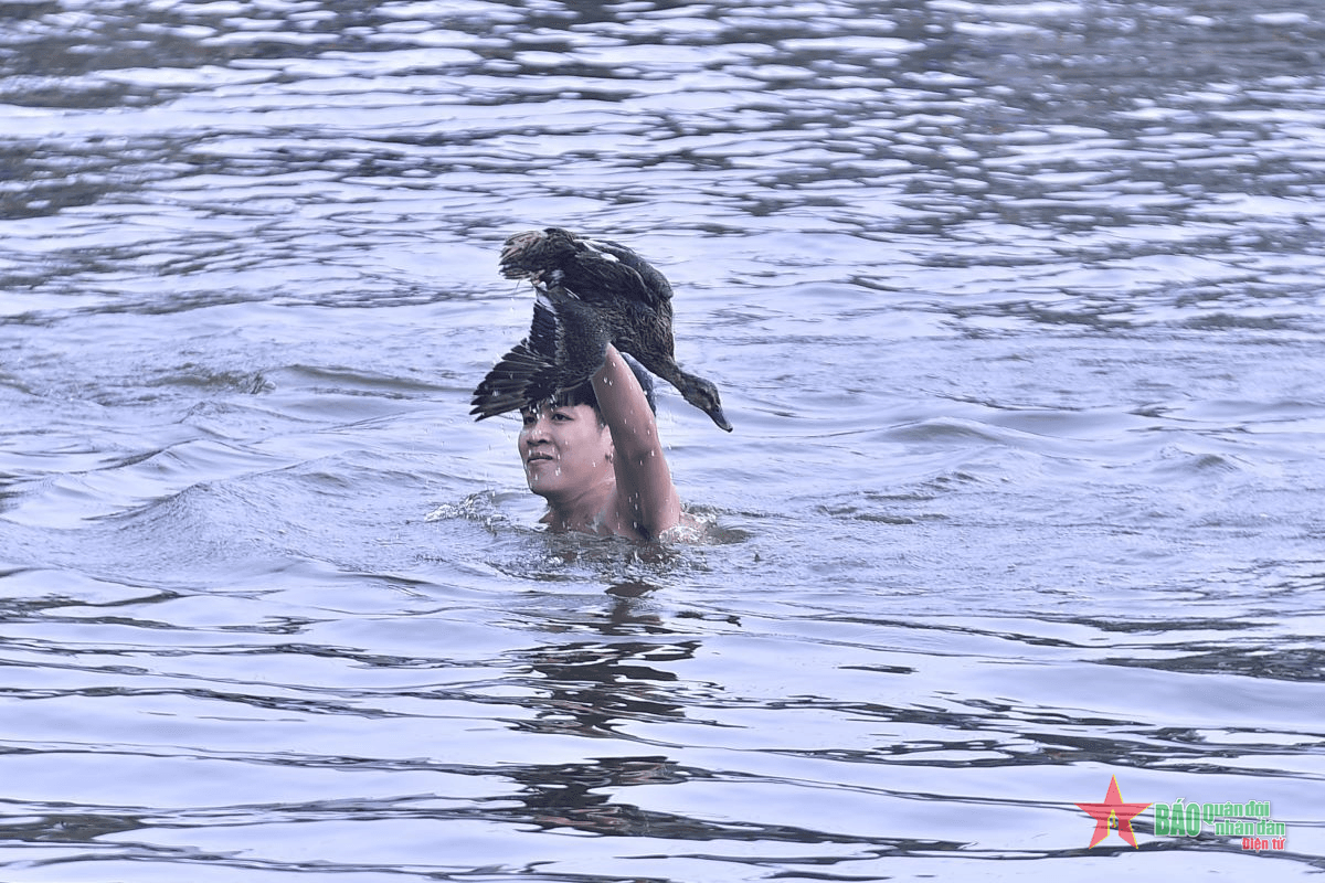 Lễ hội bắt vịt tại làng Lại Yên