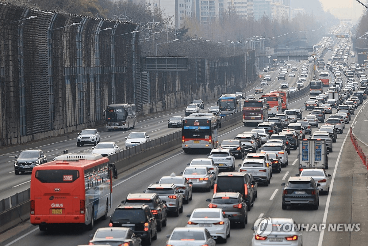Hàn Quốc khuyến khích người cao tuổi từ bỏ bằng lái