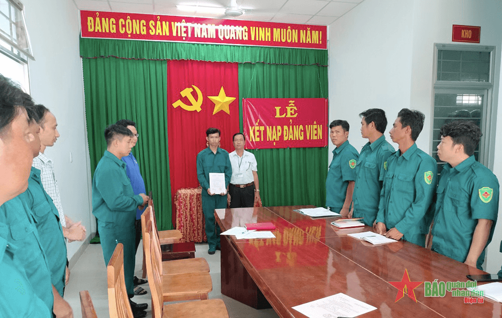 DIỄN ĐÀN LỜI HỨA VỚI HẬU PHƯƠNG: Nam dân quân là đảng viên trẻ tình nguyện nhập ngũ