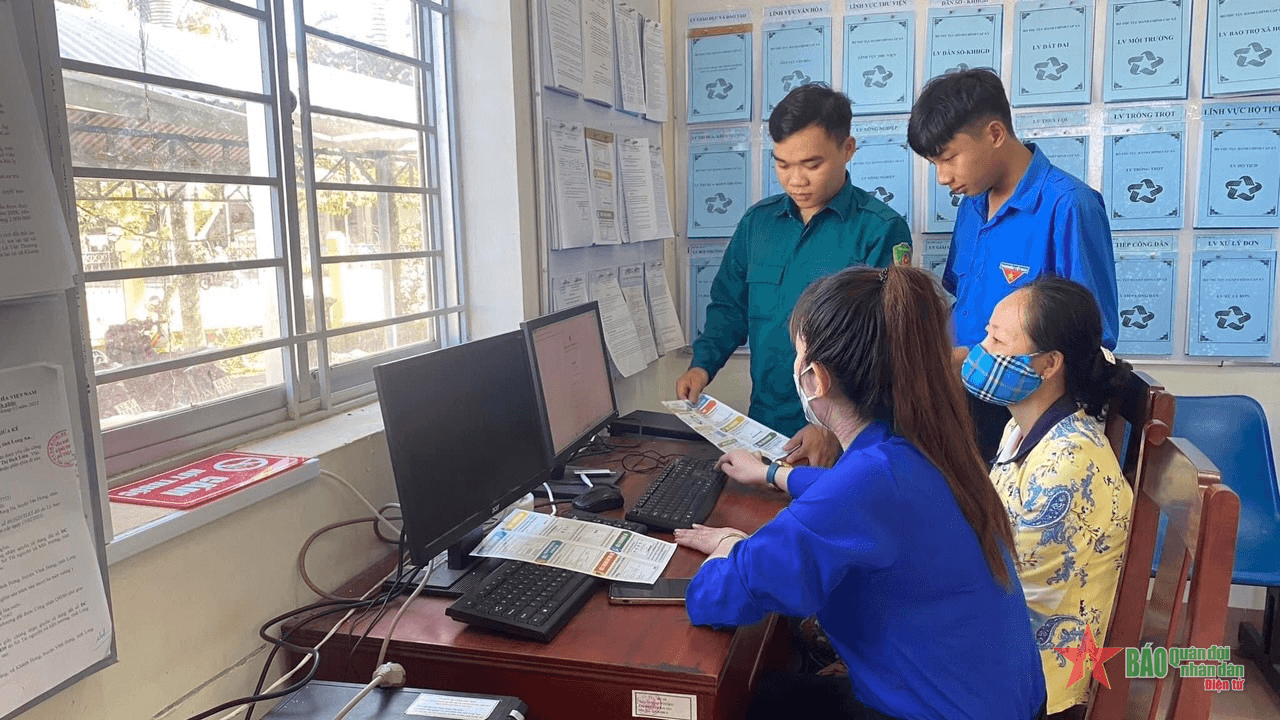 DIỄN ĐÀN LỜI HỨA VỚI HẬU PHƯƠNG: Bí thư Đoàn vùng biên tình nguyện nhập ngũ