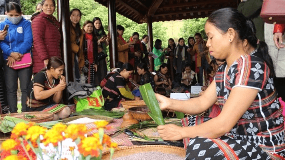 Hỗ trợ đồng bào vươn lên thoát nghèo