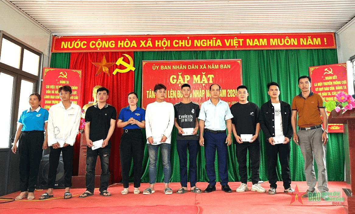 Huyện Mèo Vạc (Hà Giang): Nhiều đảng viên trẻ dân tộc thiểu số hăng hái lên đường nhập ngũ