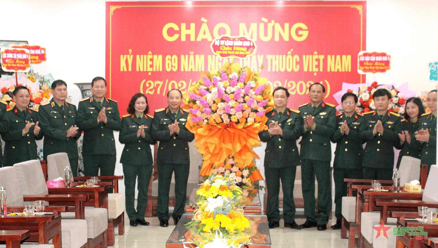 Bộ tư lệnh Quân khu 4 chúc mừng Bệnh viện Quân y 4 nhân Ngày Thầy thuốc Việt Nam