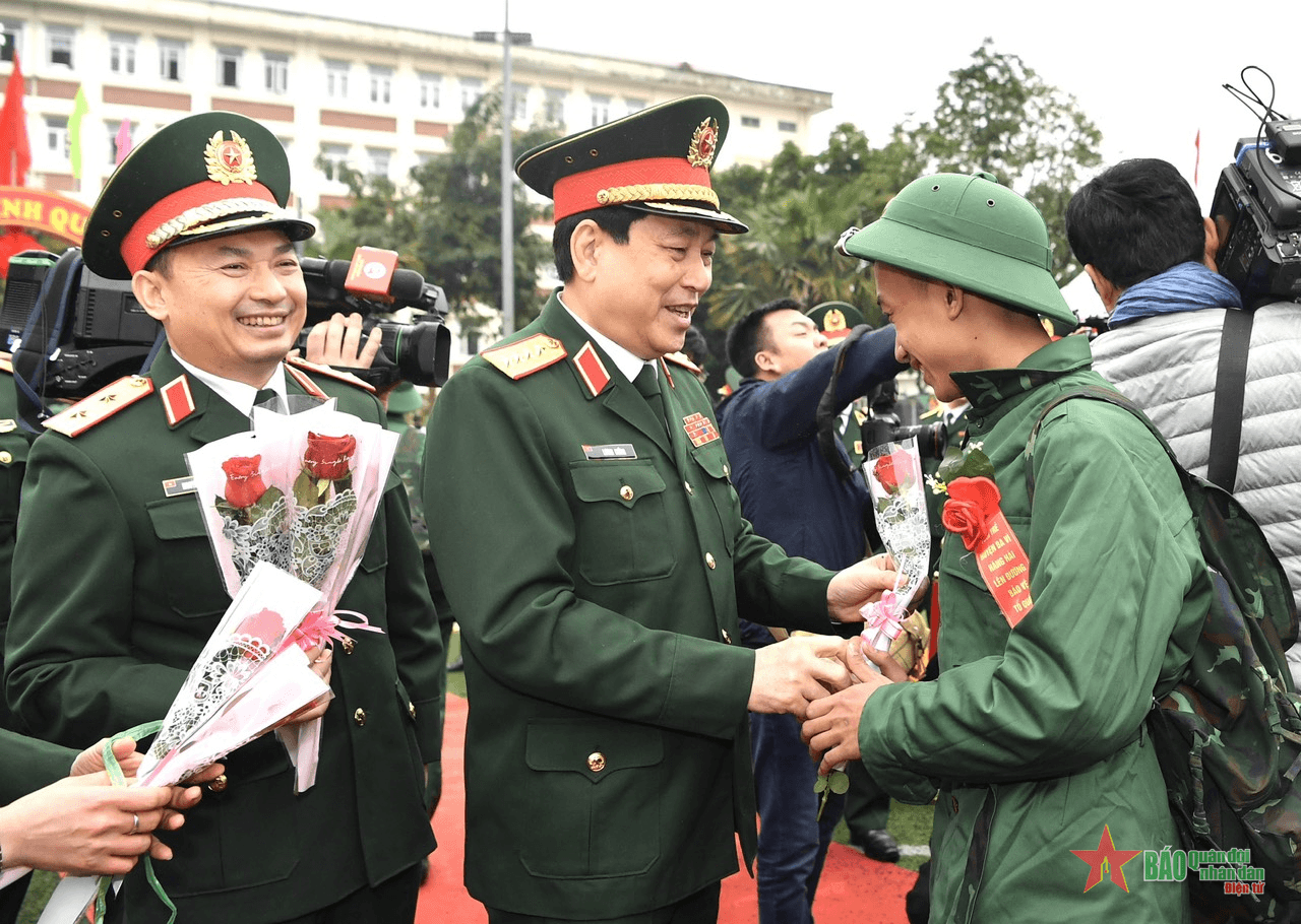 Đại tướng Lương Cường động viên thanh niên huyện Ba Vì, TP Hà Nội lên đường nhập ngũ