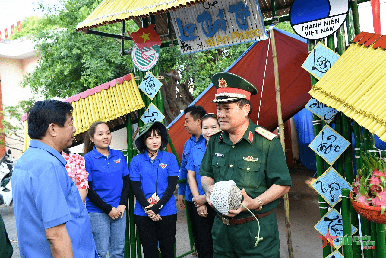 Trung tướng Nguyễn Xuân Dắt kiểm tra công tác chuẩn bị giao nhận quân tại Vĩnh Long