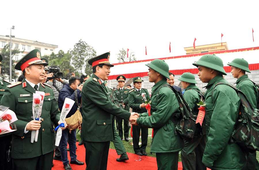 Ngày hội tòng quân ở TP Hà Nội: Tuổi trẻ tiếp bước cha anh