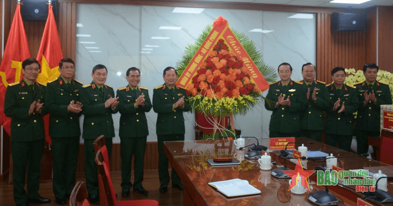 Thượng tướng Lê Huy Vịnh thăm, chúc mừng Bệnh viện Quân y 354