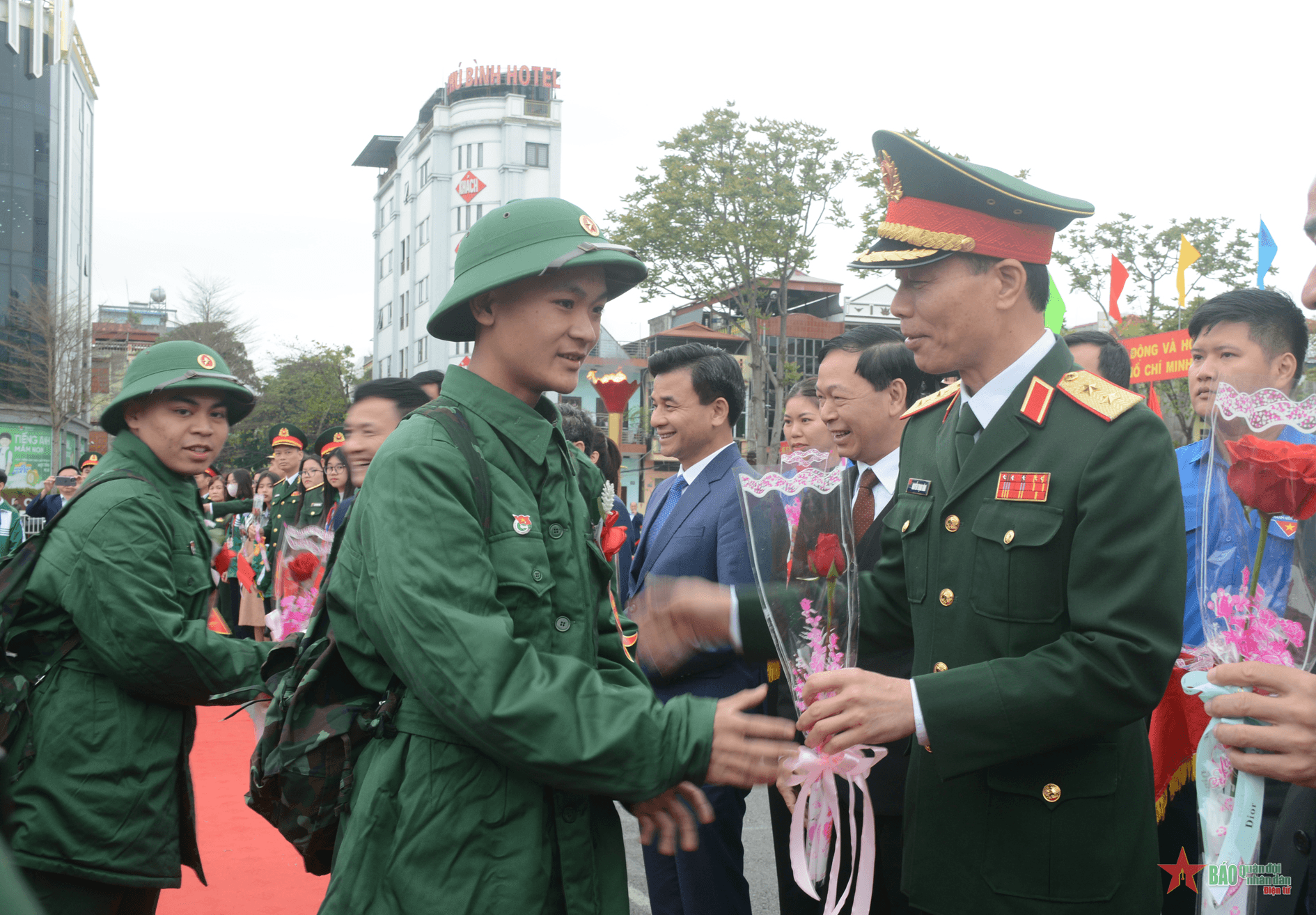 Trung tướng Nguyễn Trọng Bình dự và chỉ đạo lễ giao nhận quân tại thành phố Lào Cai (tỉnh Lào Cai)