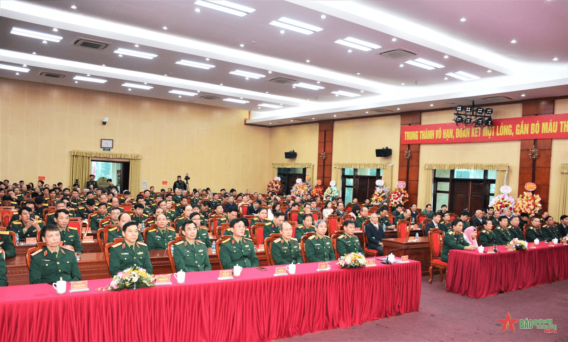 Sư đoàn 301 gặp mặt kỷ niệm 45 năm Ngày truyền thống