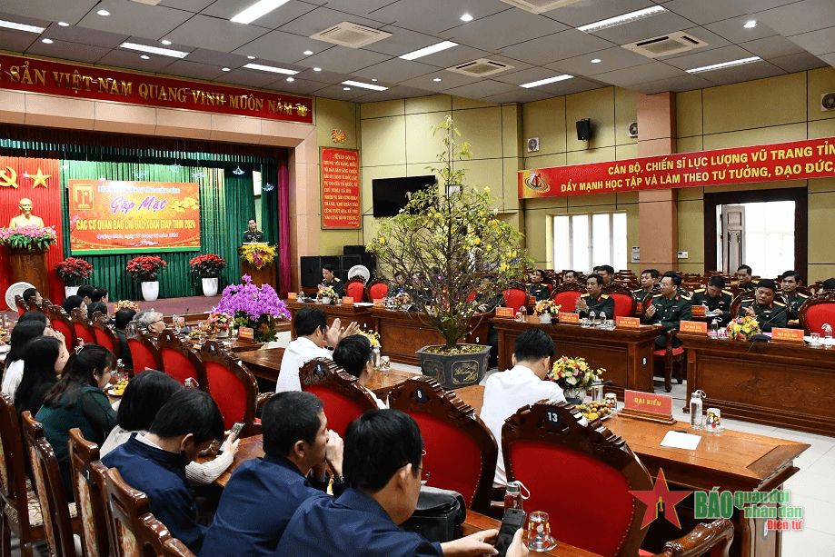 Báo chí góp phần tỏa sáng hình ảnh Bộ đội Cụ Hồ trên quê hương Đại tướng Võ Nguyên Giáp