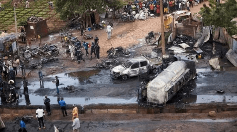 Mali: Tài xế mất lái lao xe khỏi cầu, 31 người thiệt mạng