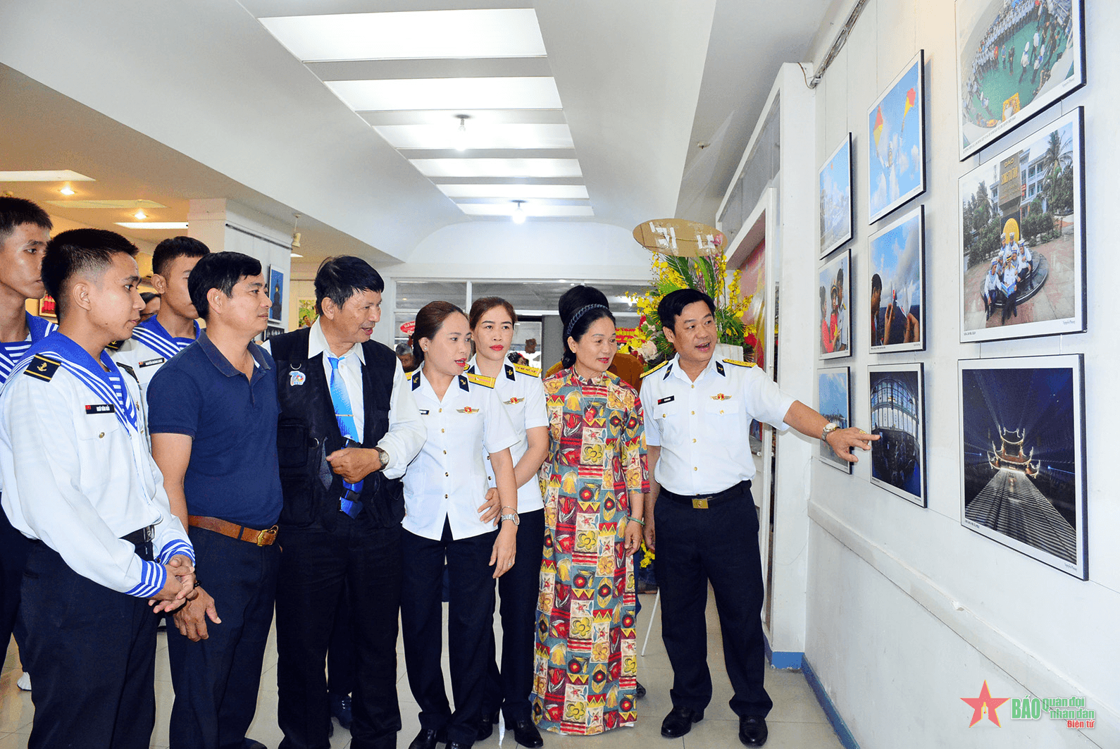 Triển lãm 120 ảnh thời sự nghệ thuật “Sắc xuân Trường Sa”