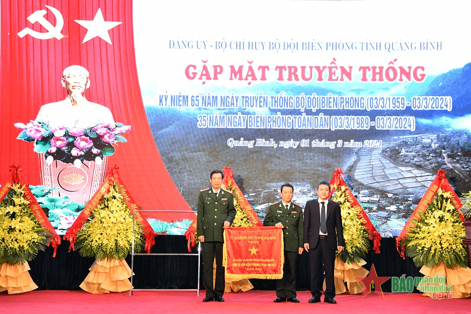 Bộ đội Biên phòng tỉnh Quảng Bình đón nhận Cờ thi đua xuất sắc
