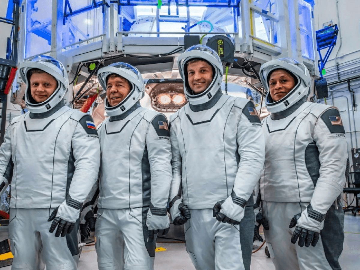 SpaceX hoãn vụ phóng tên lửa lên ISS trong 24 giờ do thời tiết