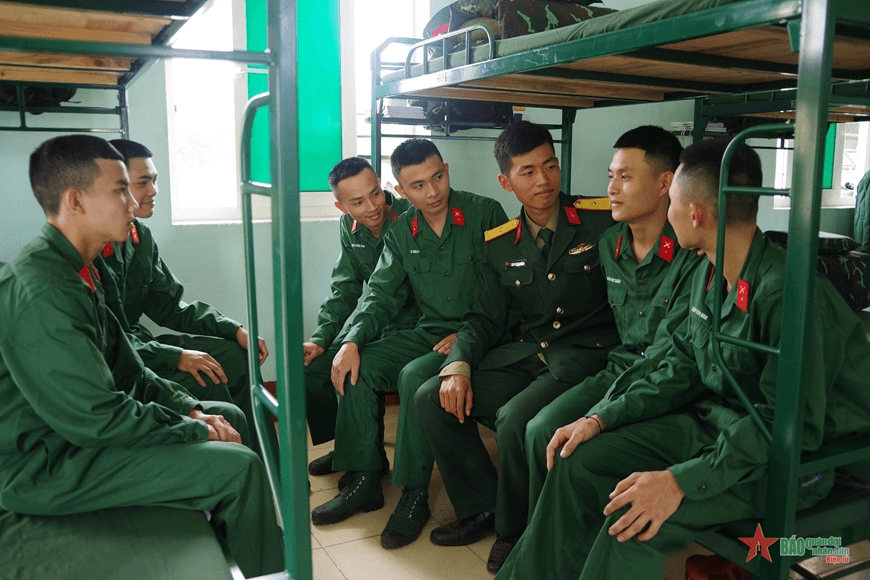 Những lá đơn rực cháy khát vọng
