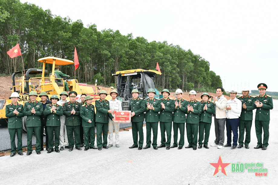 Binh đoàn 12 (Tổng công ty xây dựng Trường Sơn) phát động thi đua “65 ngày đêm lao động quyết thắng”