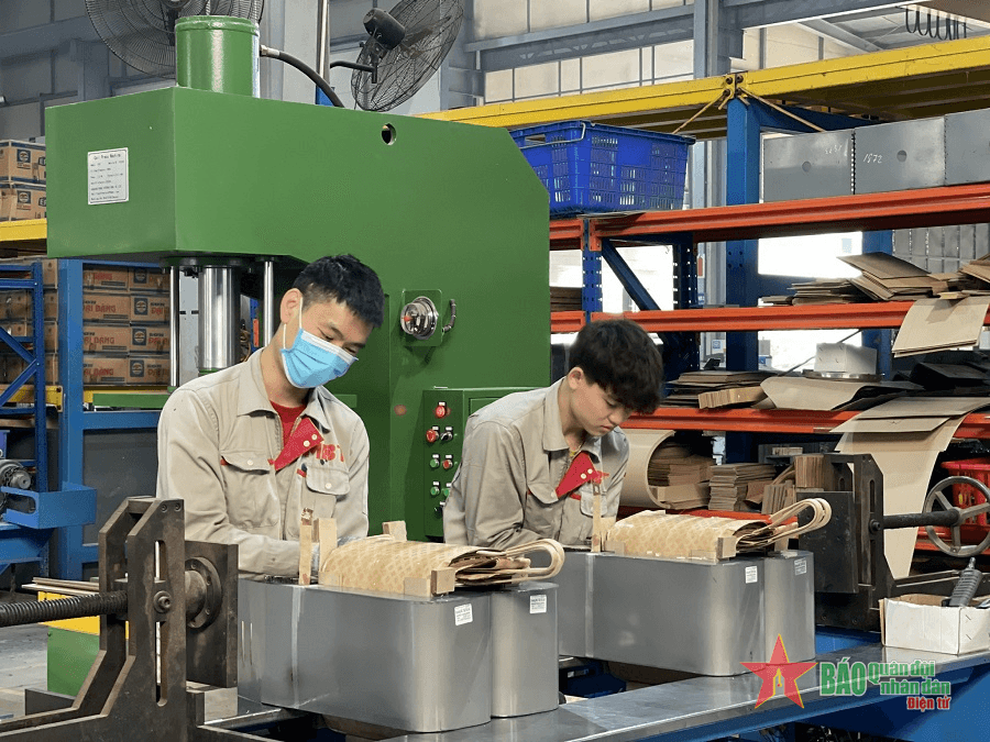 Đồng hành vượt khó