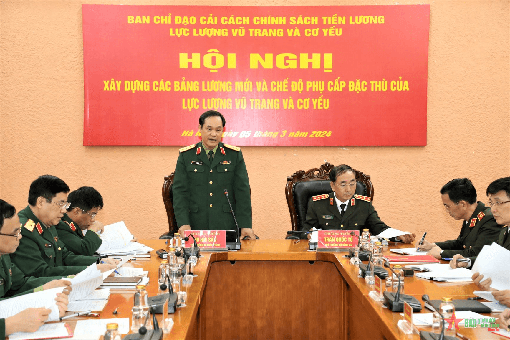 Xây dựng chính sách tiền lương phải phù hợp với tính chất đặc thù của lực lượng vũ trang