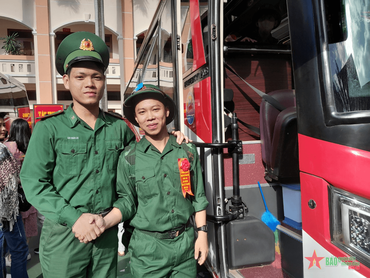 DIỄN ĐÀN LỜI HỨA VỚI HẬU PHƯƠNG: Cùng bạn thân nhập ngũ bảo vệ Tổ quốc