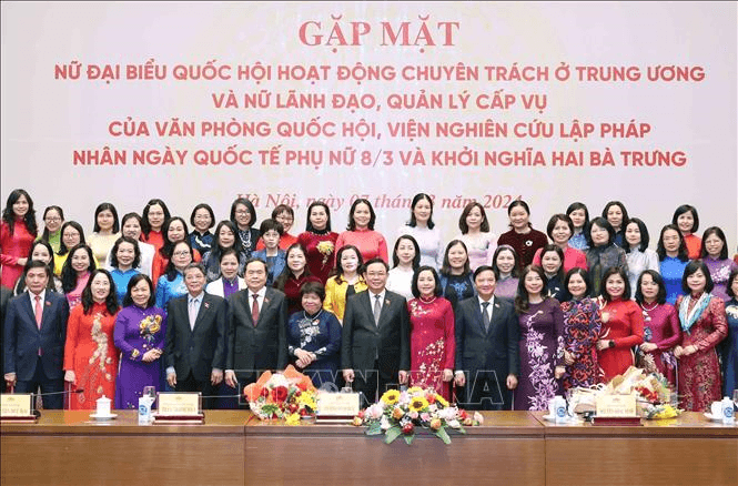 Chủ tịch Quốc hội Vương Đình Huệ gặp mặt các nữ đại biểu Quốc hội chuyên trách ở Trung ương