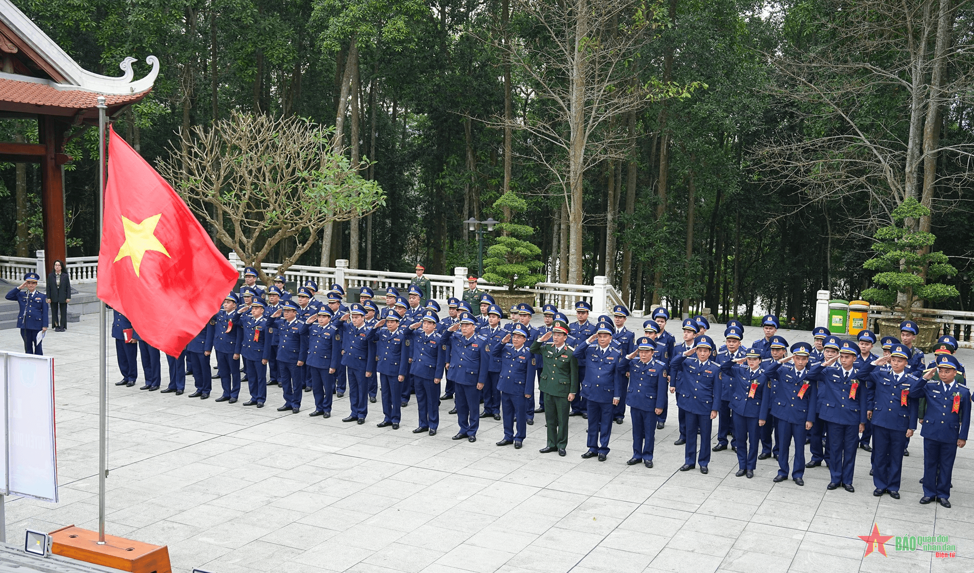 Cảnh sát biển Việt Nam dâng hương tưởng niệm Chủ tịch Hồ Chí Minh