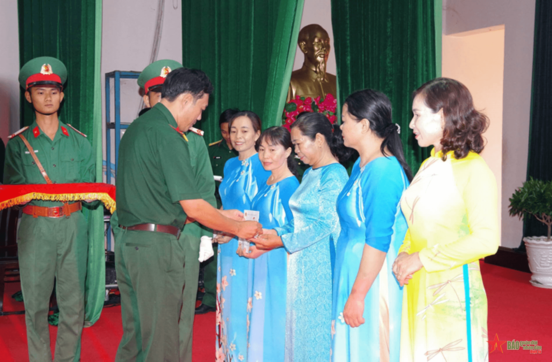Sư đoàn 5 (Quân khu 7) họp mặt kỷ niệm Ngày Quốc tế Phụ nữ